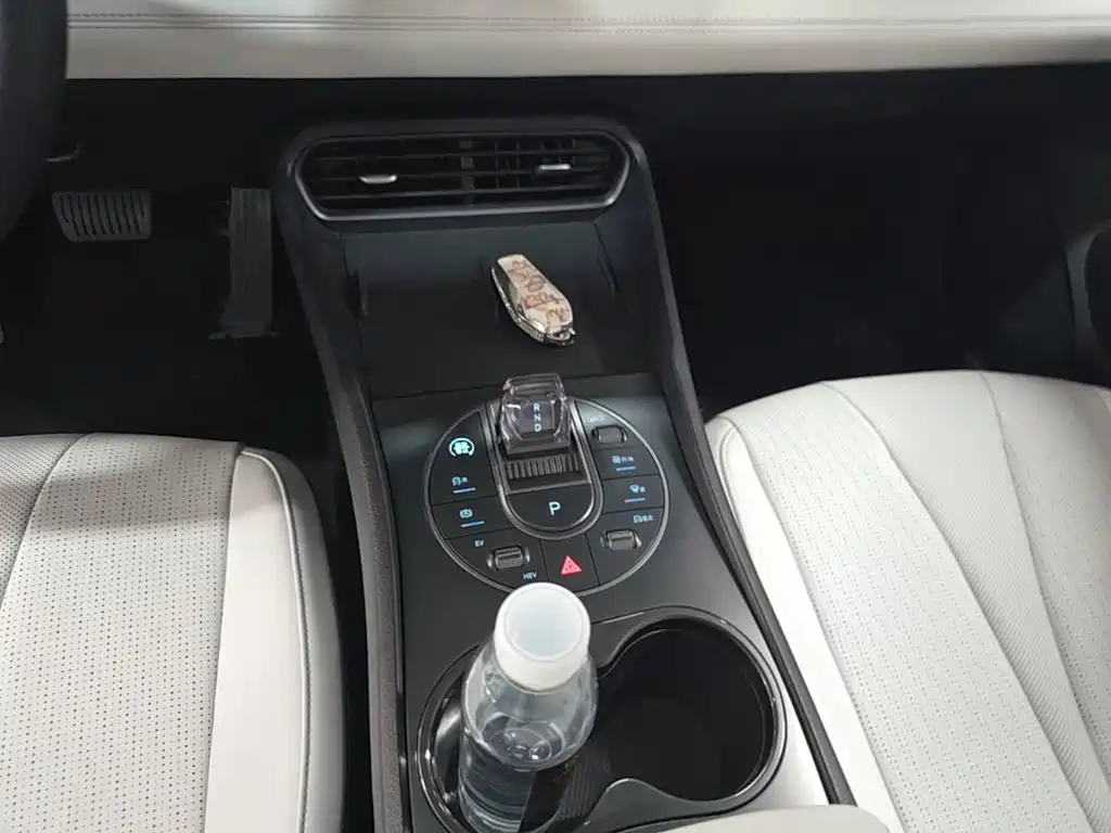 BYD Seal 05 DM-i — фото 14