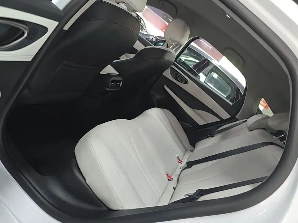 BYD Seal 05 DM-i — фото 17