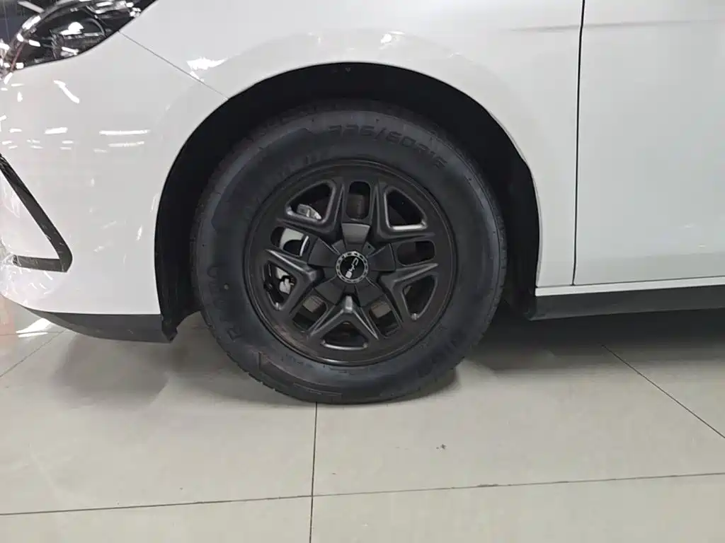 BYD Seal 05 DM-i — фото 23