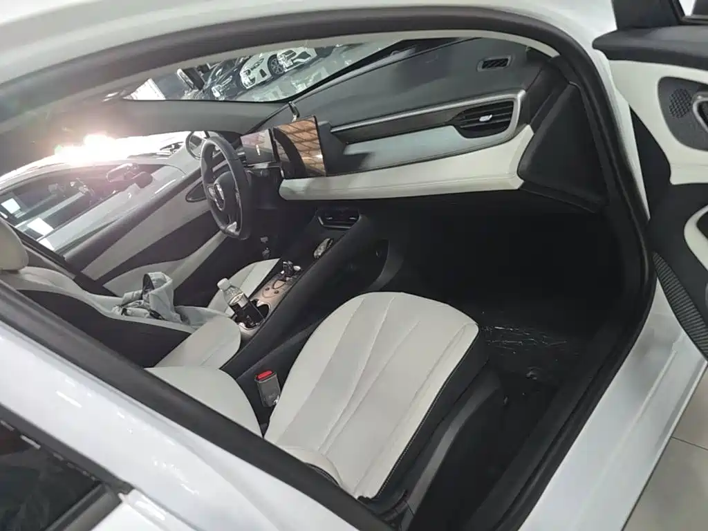 BYD Seal 05 DM-i — фото 25