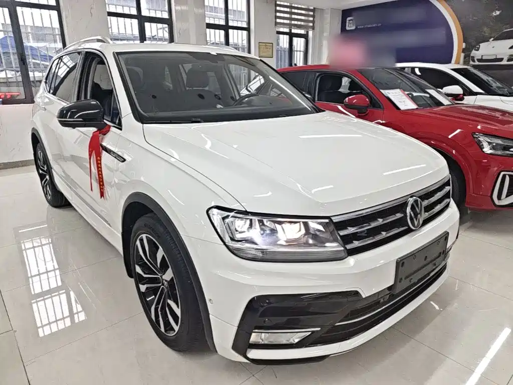Volkswagen Tiguan L — фото 3