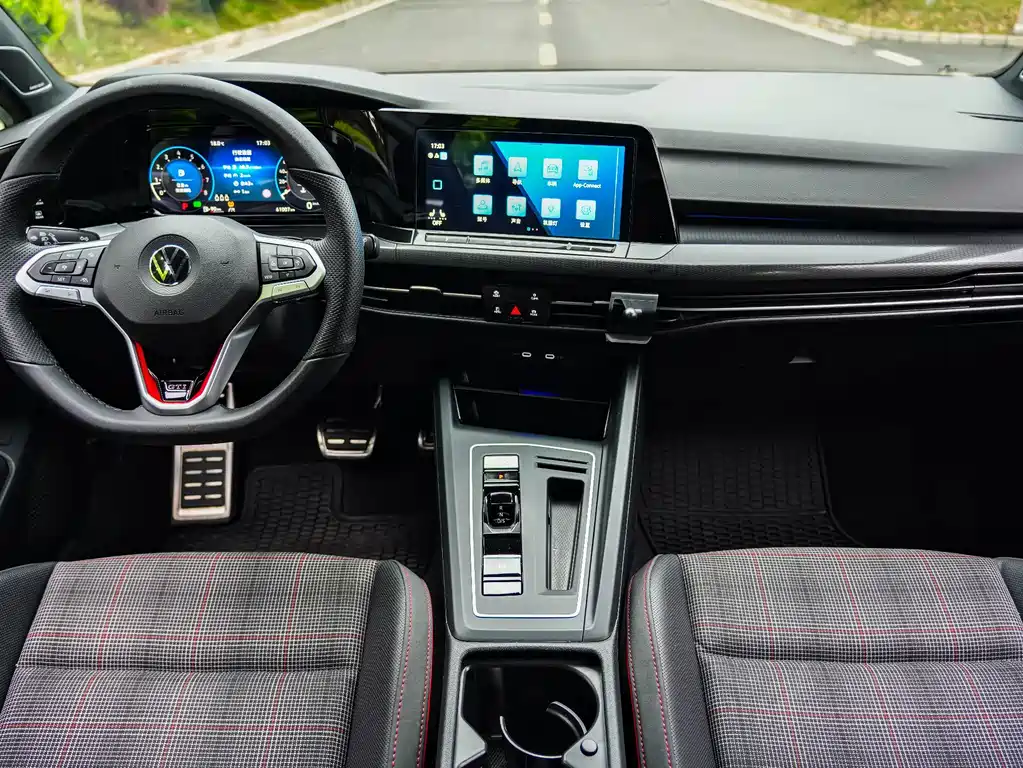 Volkswagen Golf GTI — фото 15