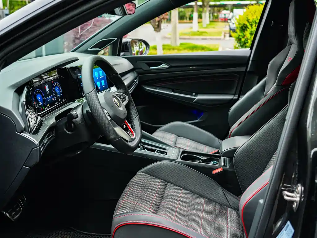 Volkswagen Golf GTI — фото 9