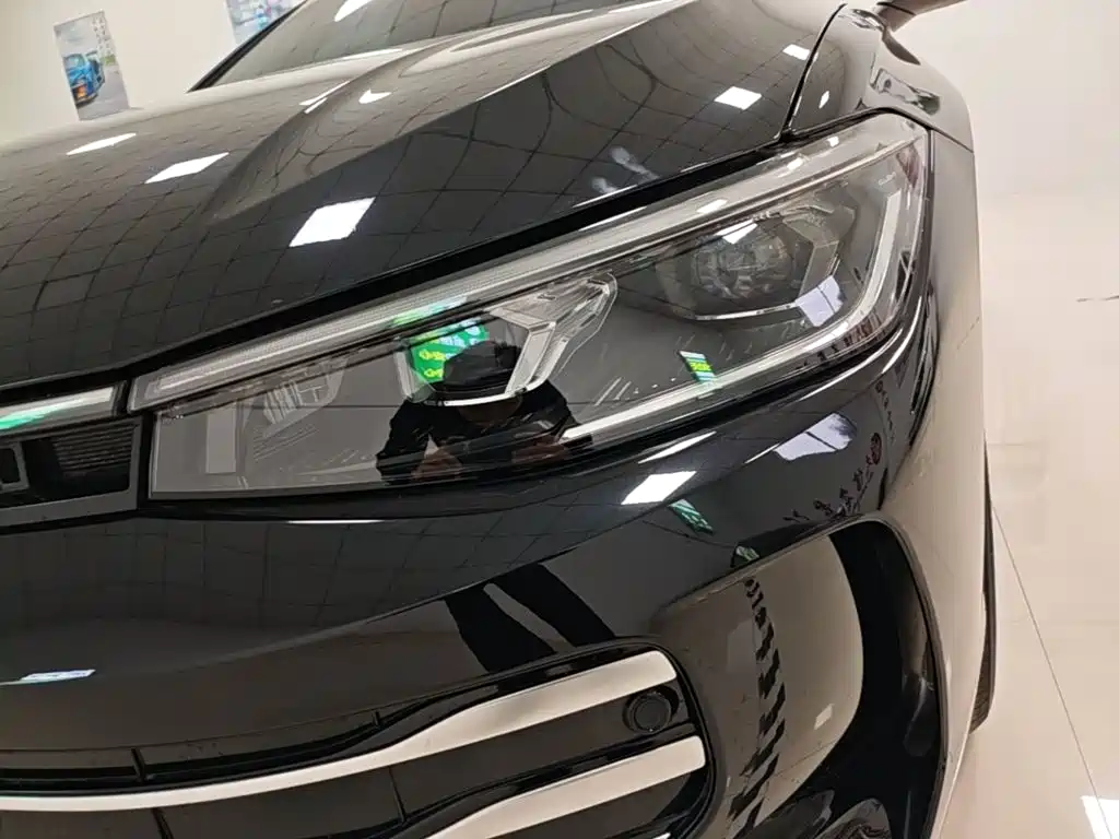 Volkswagen Passat — фото 23