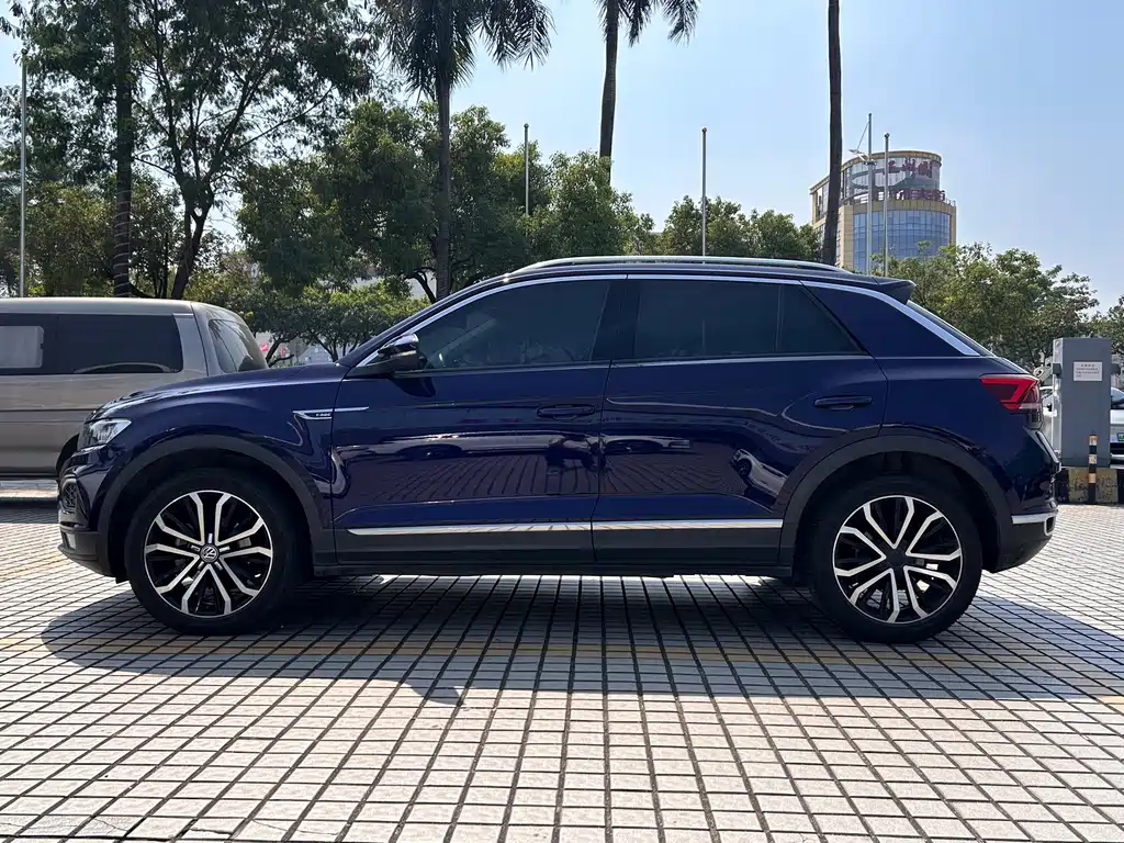 Volkswagen T-Roc — фото 4