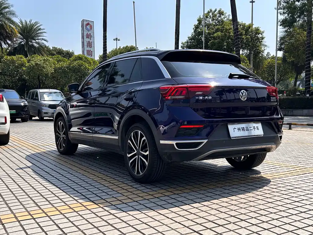 Volkswagen T-Roc — фото 6