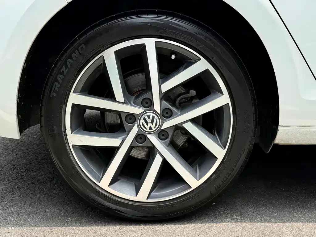 Volkswagen Golf — фото 8