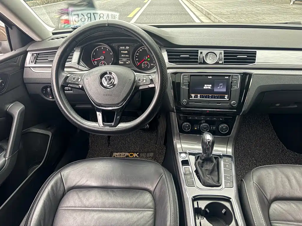 Volkswagen Passat — фото 11