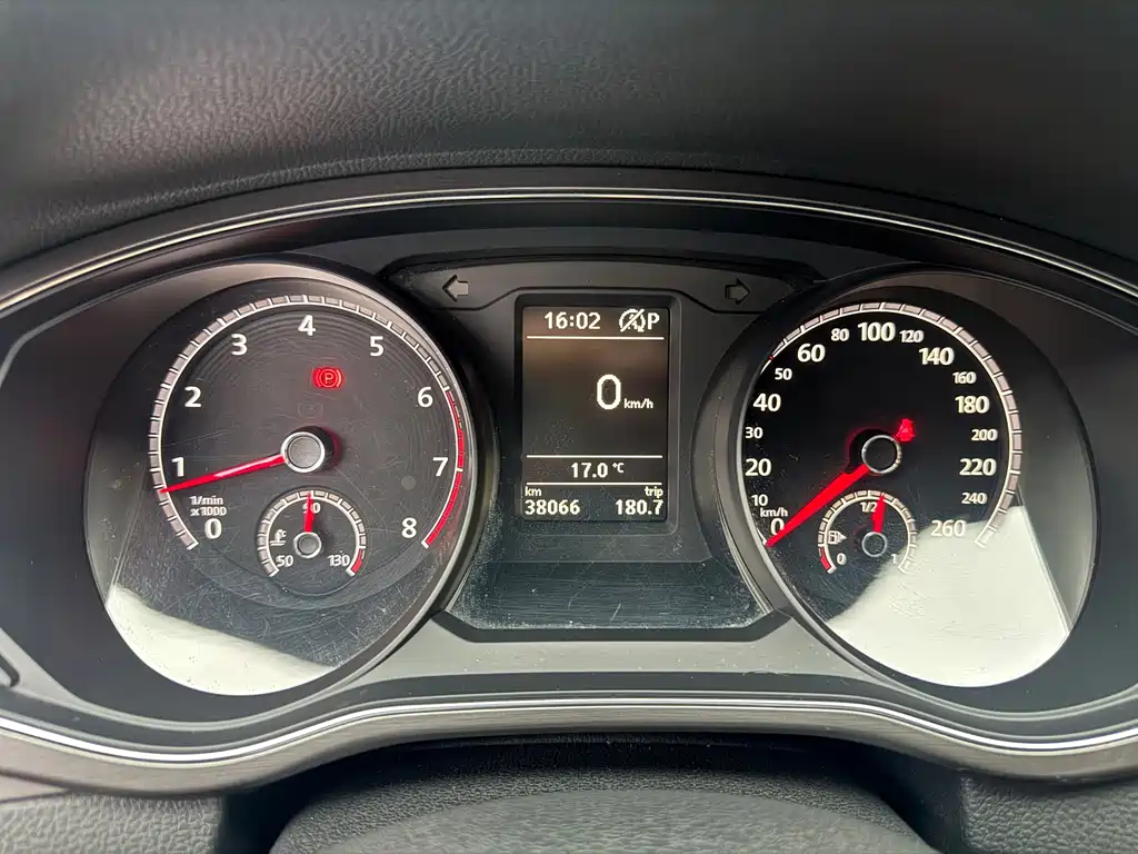 Volkswagen Passat — фото 12
