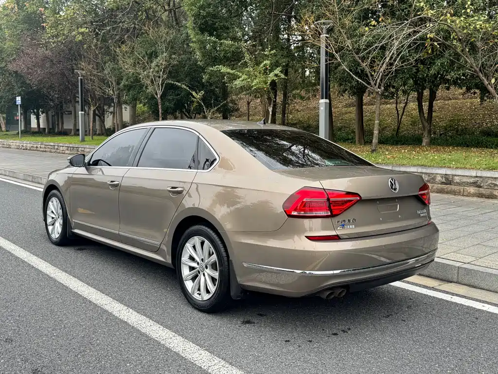 Volkswagen Passat — фото 4