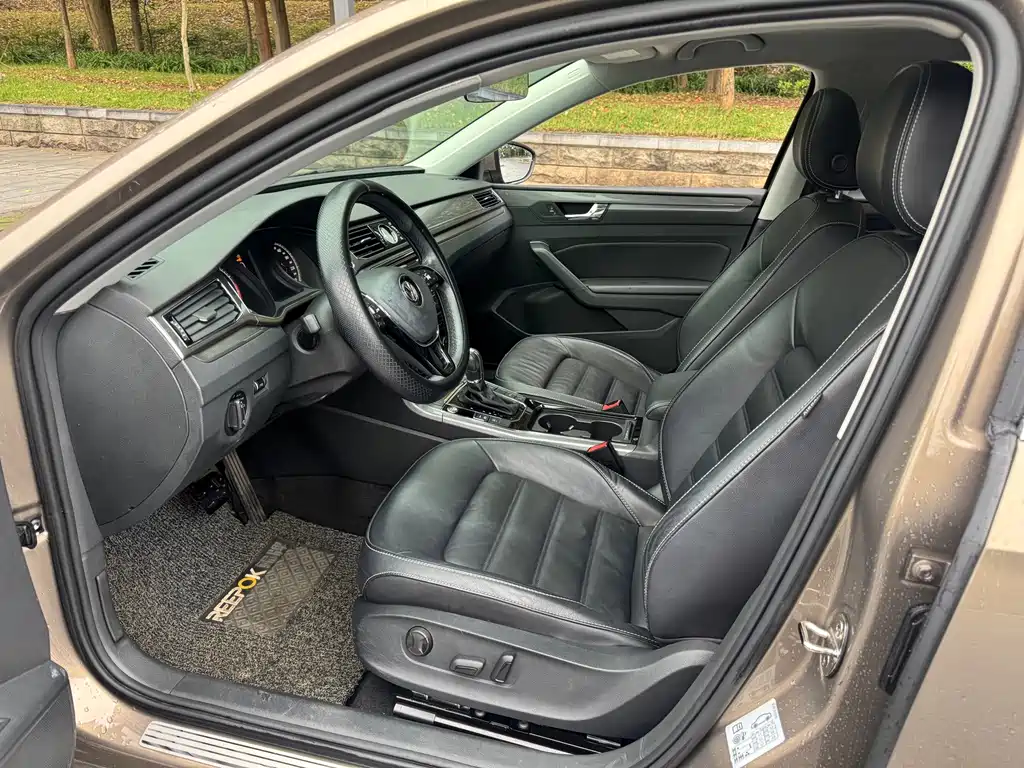 Volkswagen Passat — фото 6