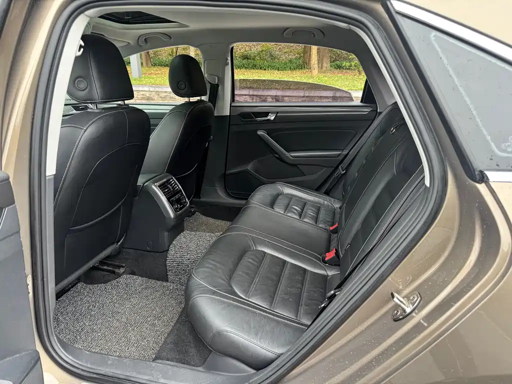 Volkswagen Passat — фото 7