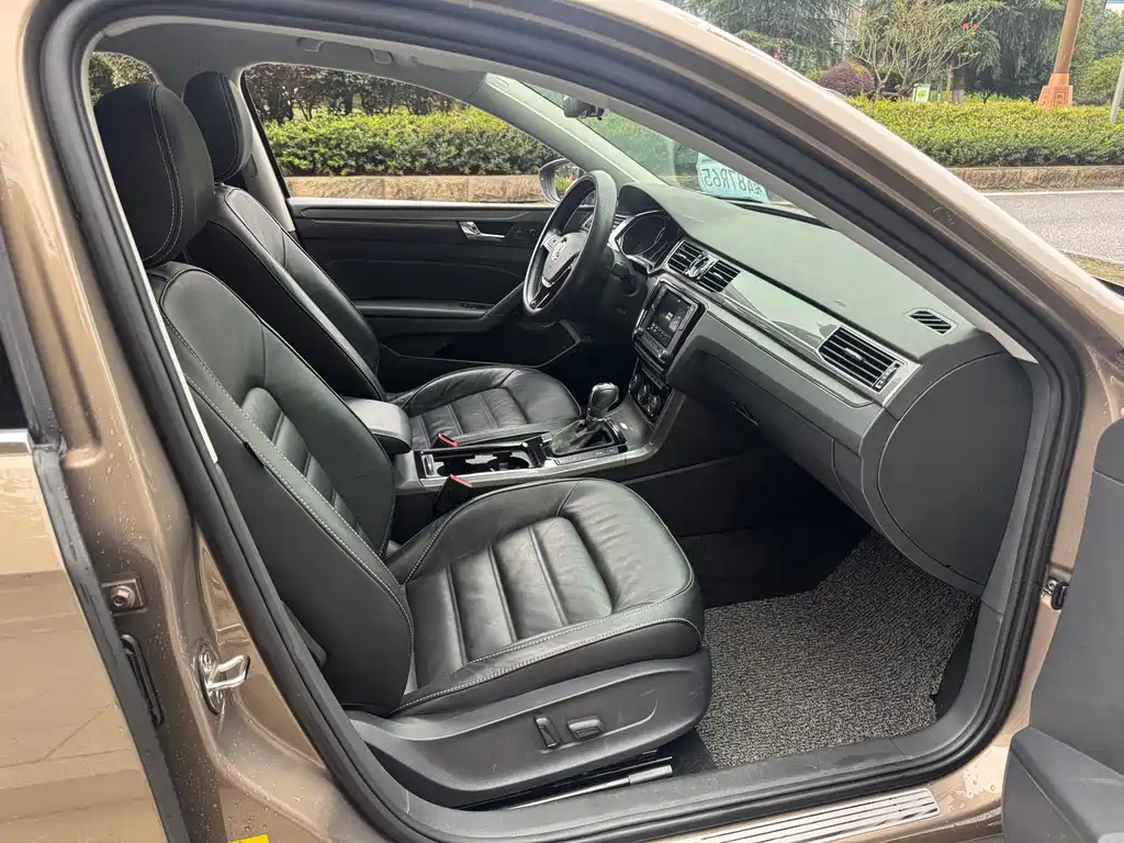 Volkswagen Passat — фото 8