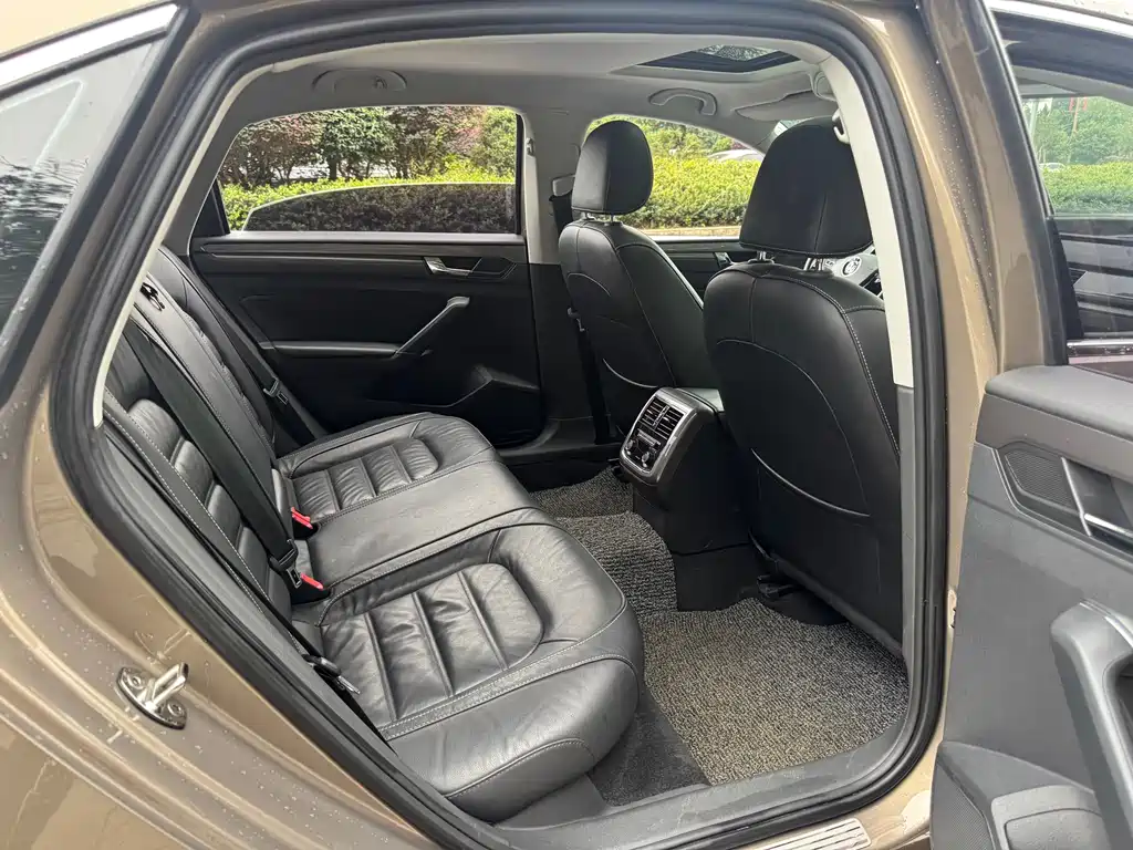 Volkswagen Passat — фото 9