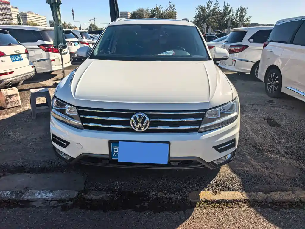 Volkswagen Tiguan L — фото 2
