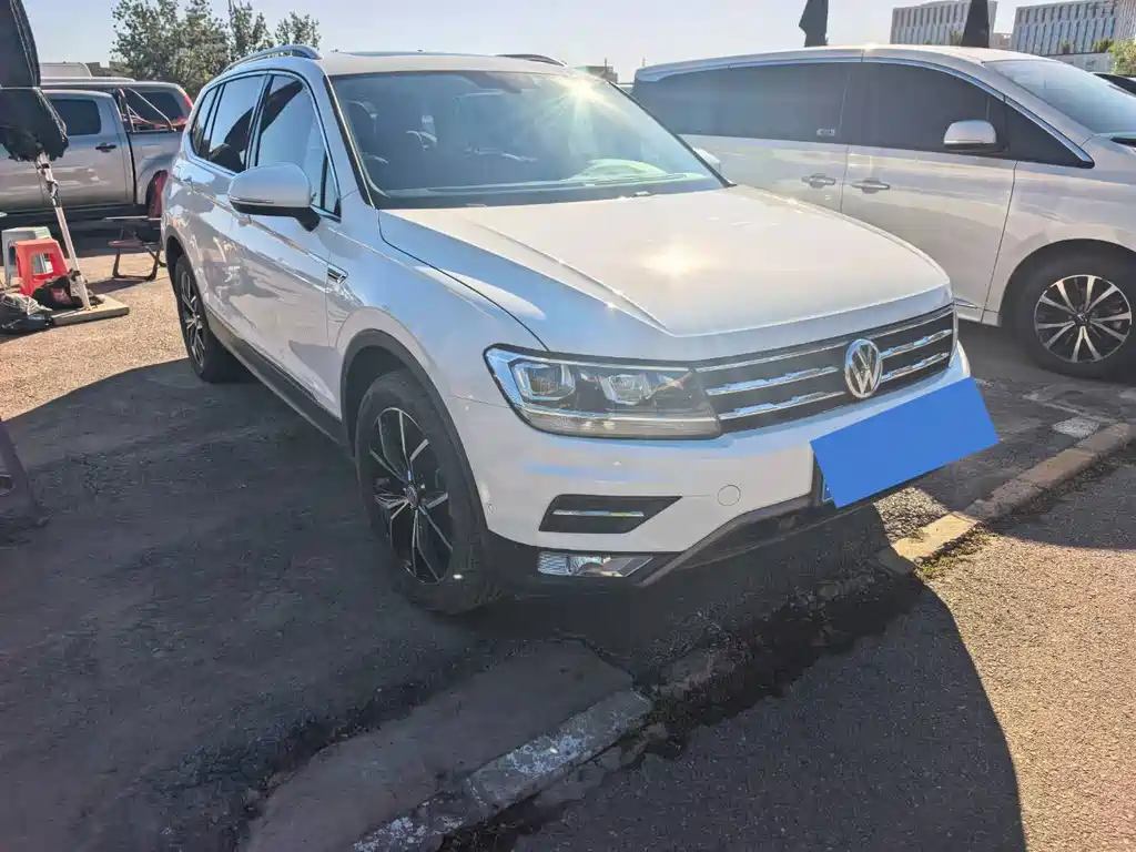 Volkswagen Tiguan L — фото 3