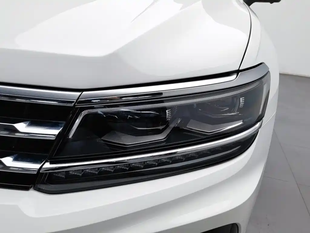 Volkswagen Tiguan L — фото 6