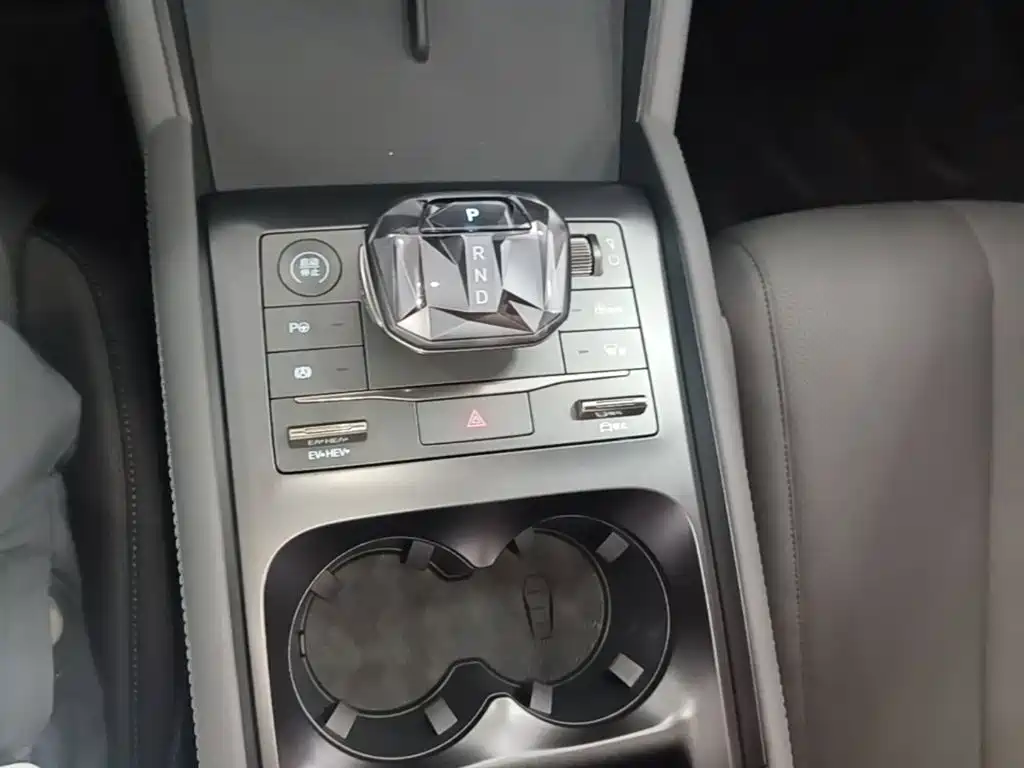 BYD Qin L — фото 10