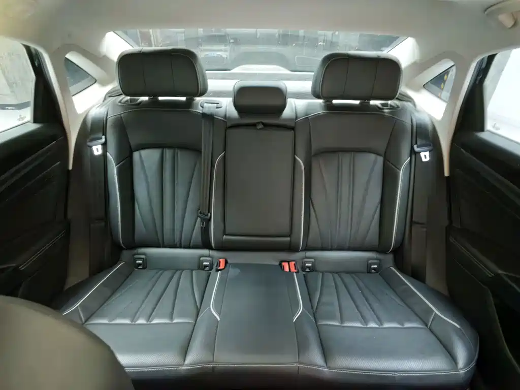 Volkswagen Passat — фото 13