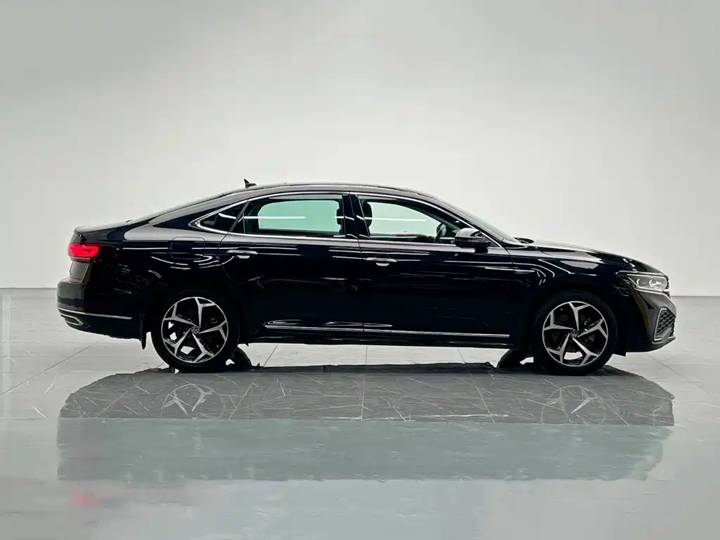 Volkswagen Passat — фото 7