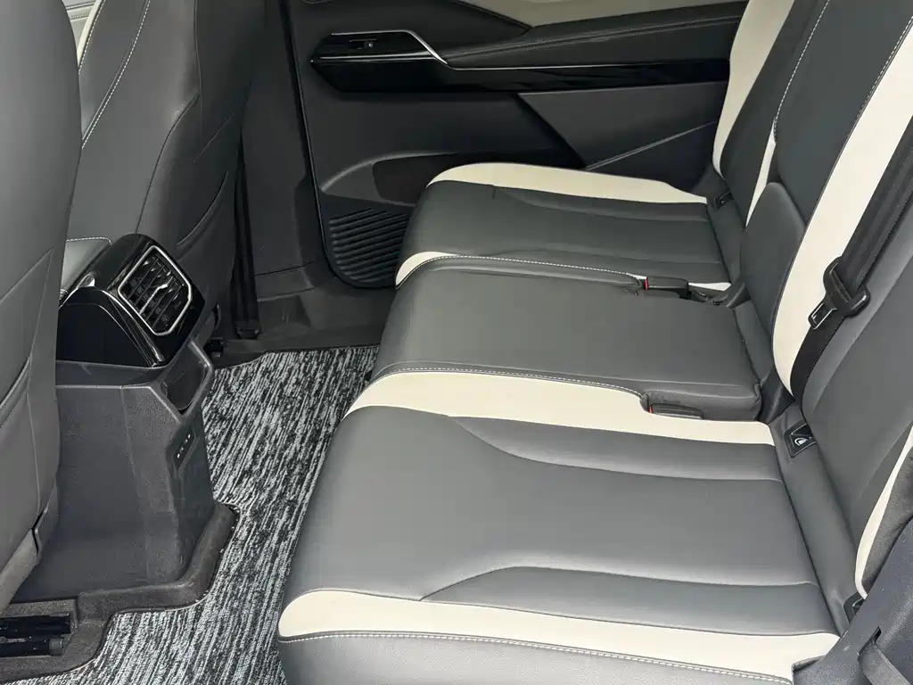 Volkswagen ID.6 Crozz — фото 11