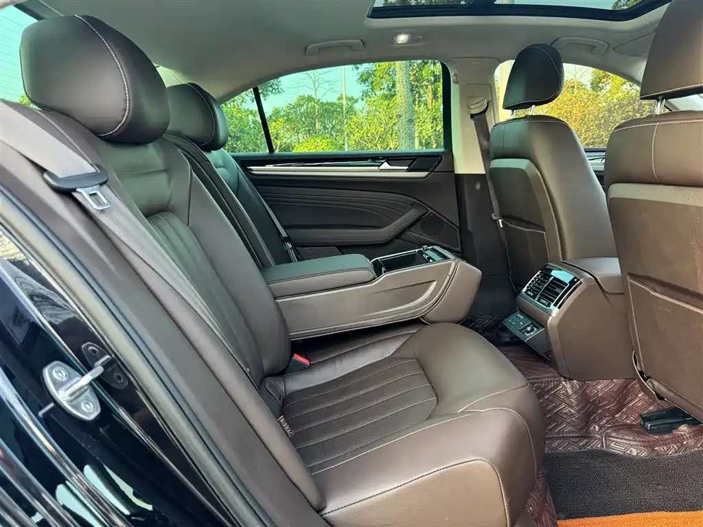Volkswagen Phideon — фото 6