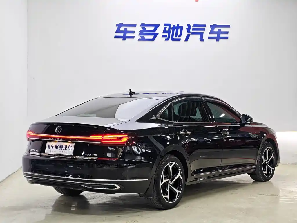 Volkswagen Passat — фото 7