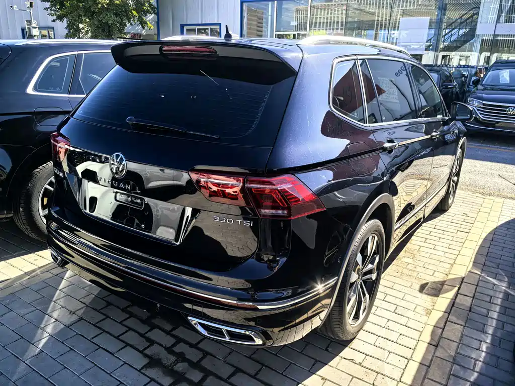 Volkswagen Tiguan L — фото 10