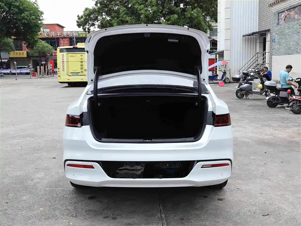 BYD Qin PLUS — фото 15