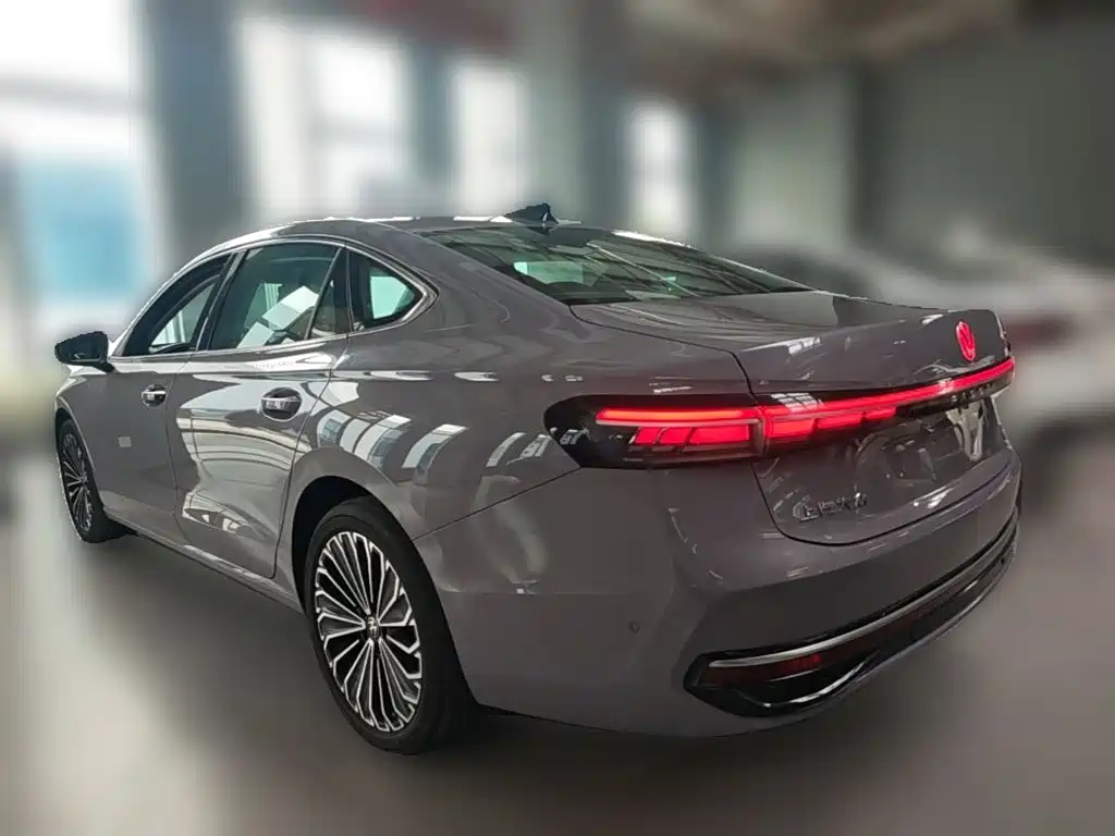 Volkswagen Passat — фото 6
