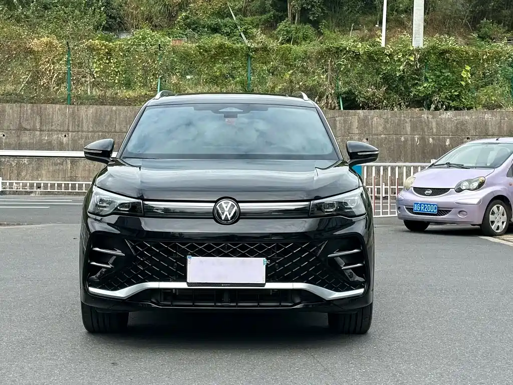 Volkswagen Tiguan L — фото 2