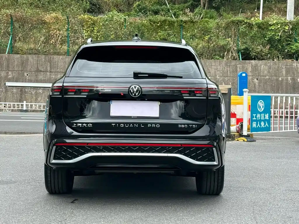 Volkswagen Tiguan L — фото 8