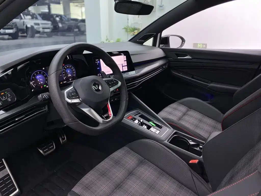Volkswagen Golf GTI — фото 6