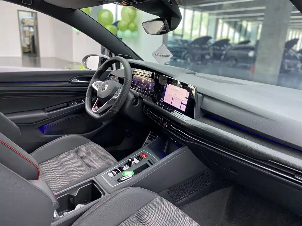 Volkswagen Golf GTI — фото 9
