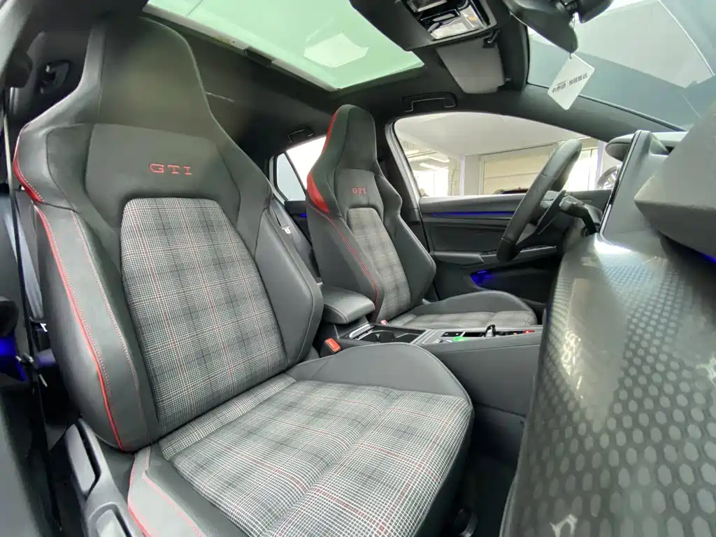 Volkswagen Golf GTI — фото 10