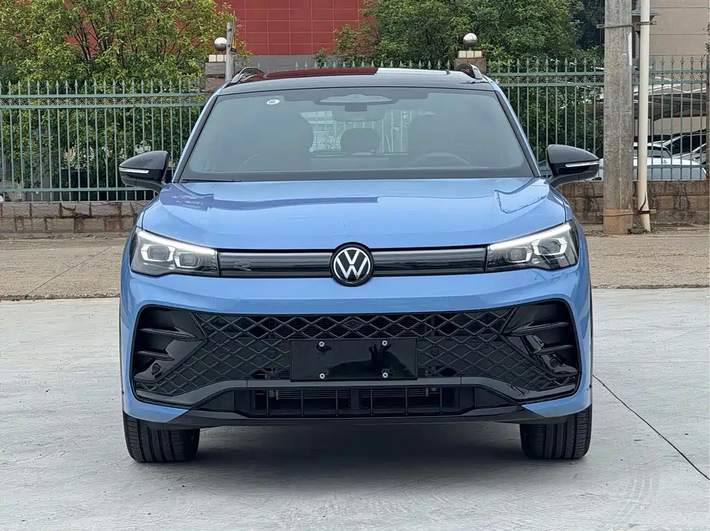 Volkswagen Tiguan L — фото 2