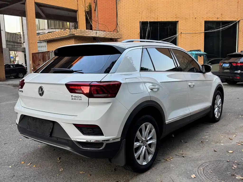 Volkswagen T-Roc — фото 6