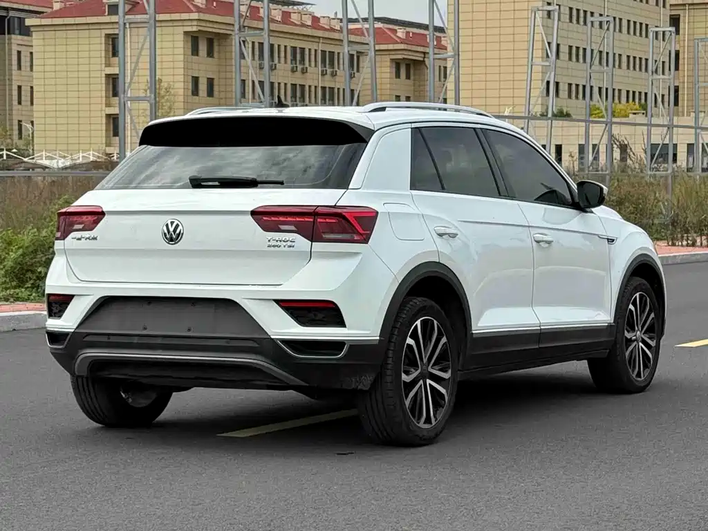 Volkswagen T-Roc — фото 6