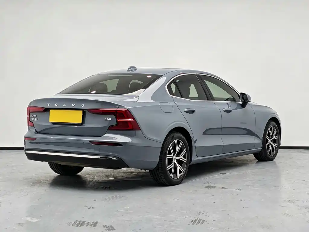 Volvo S60 — фото 4