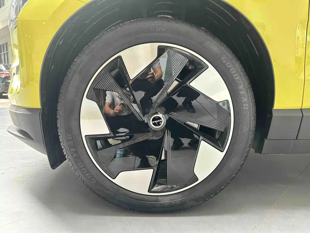 Volvo EX30 — фото 5