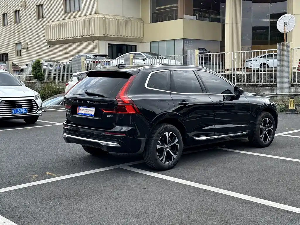 Volvo XC60 — фото 3