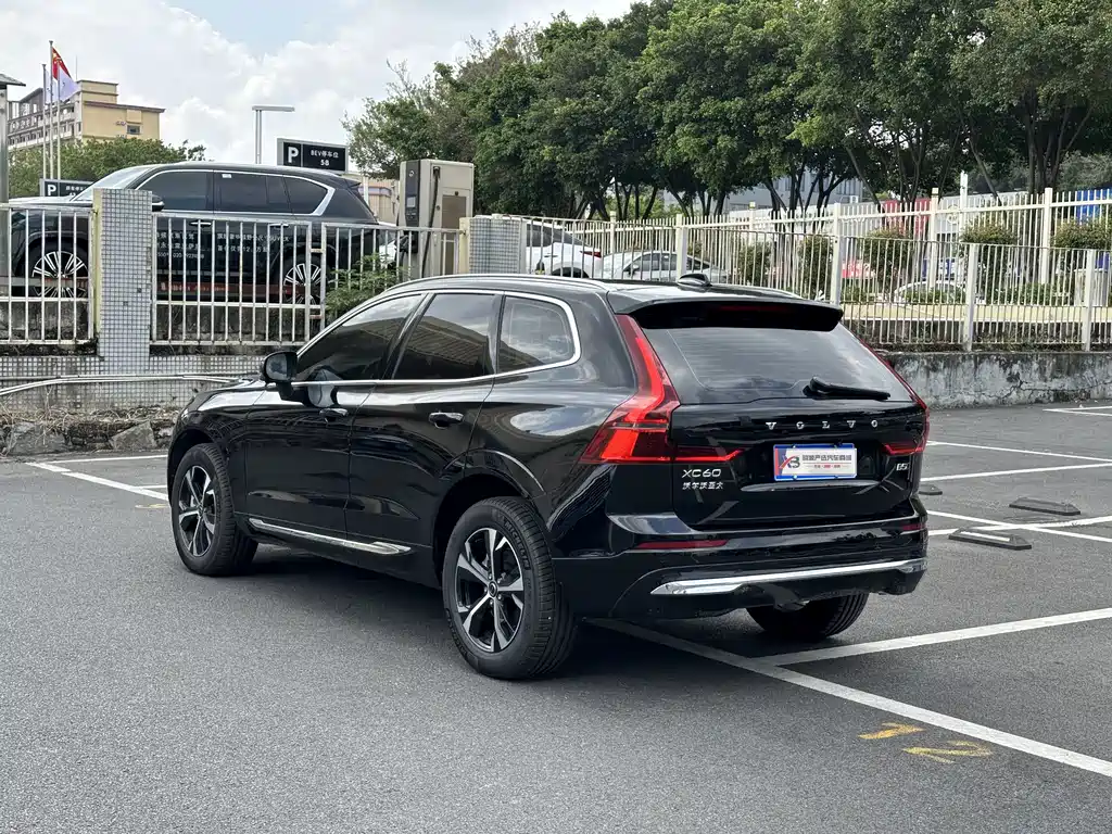 Volvo XC60 — фото 6