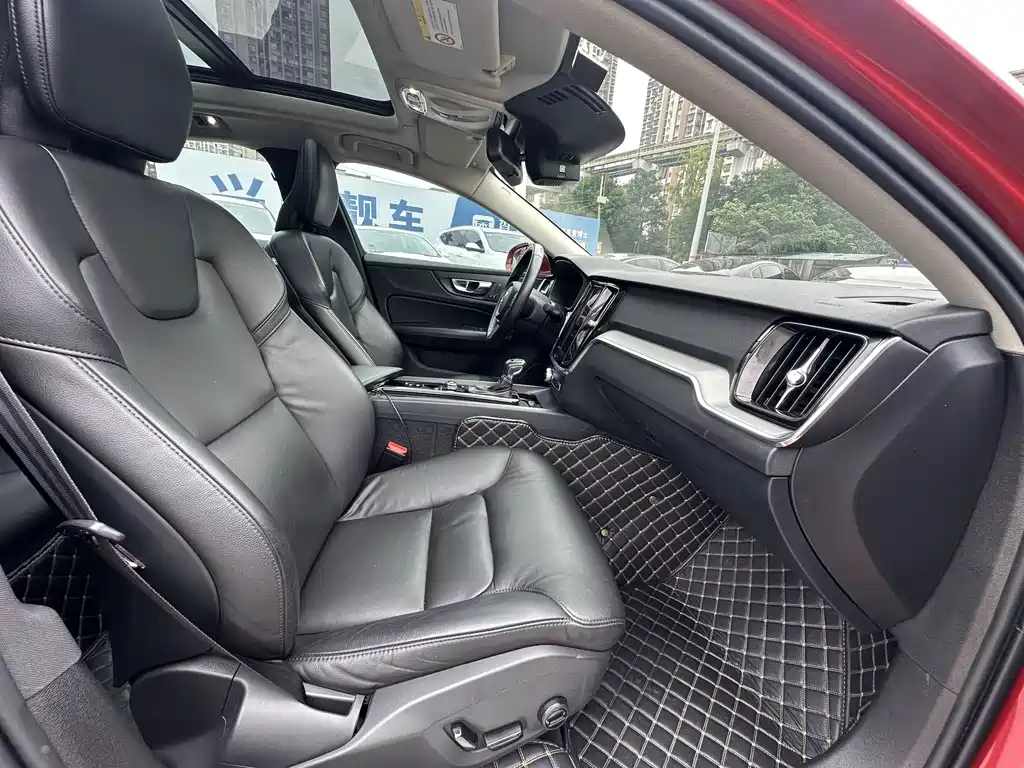 Volvo S60 — фото 11