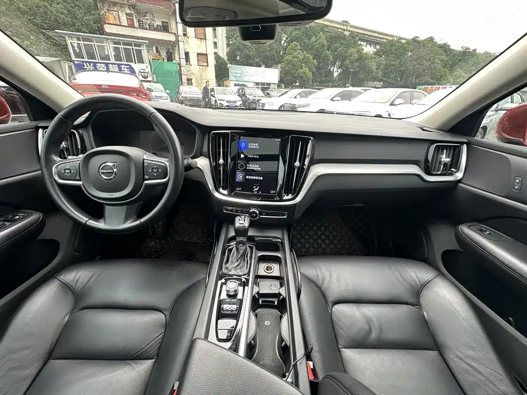 Volvo S60 — фото 13
