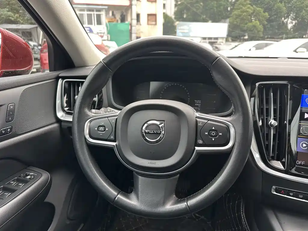 Volvo S60 — фото 15