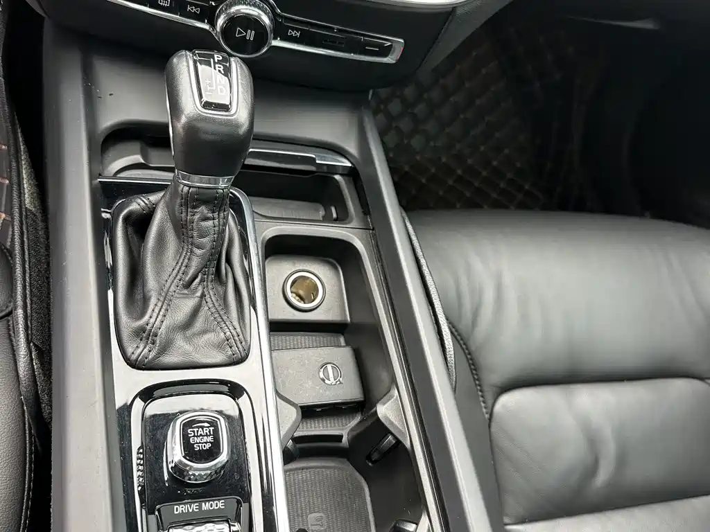 Volvo S60 — фото 17