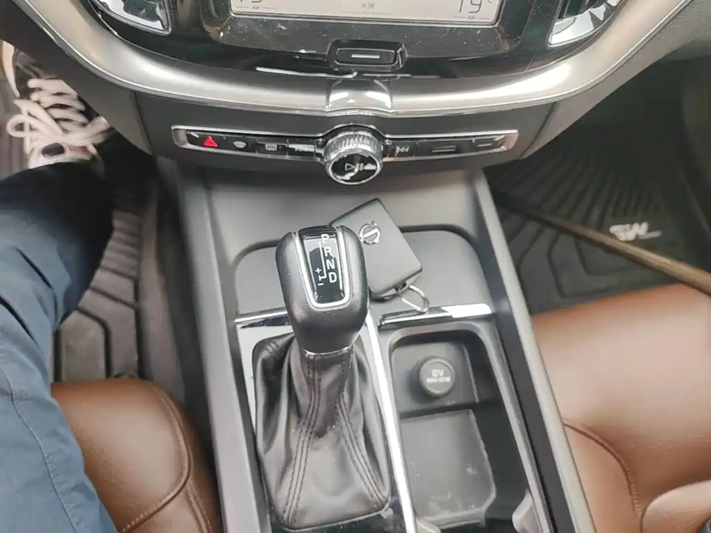 Volvo XC60 — фото 13