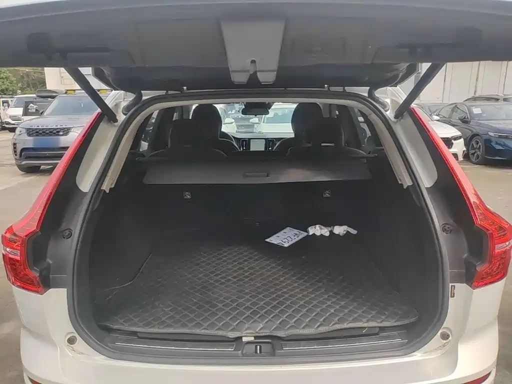 Volvo XC60 — фото 18