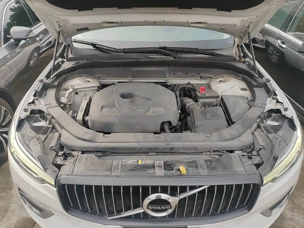 Volvo XC60 — фото 19