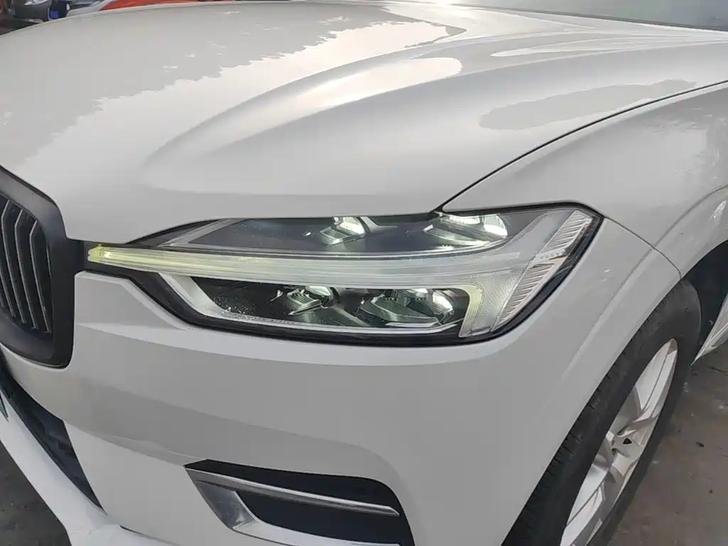 Volvo XC60 — фото 23